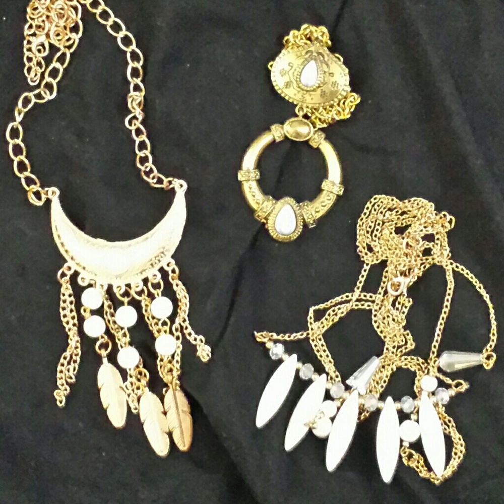NWOT Costume Jewelry ( White)